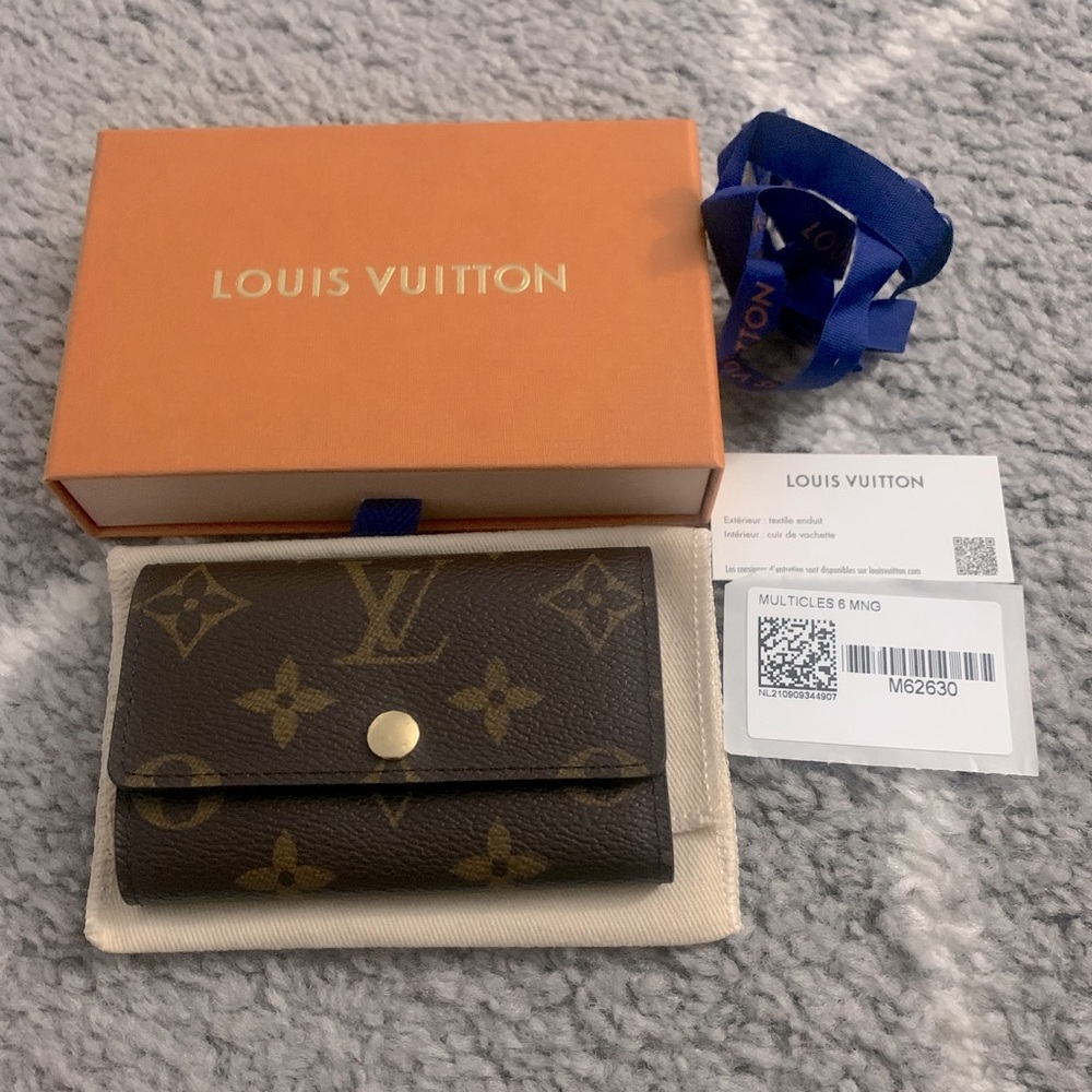 🔴SOLD🔴 EUC Louis Vuitton 6 Key Holder